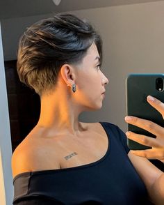 Long Pixie With Shaved Sides, Masculine Haircut For Women, Edgy Short Haircuts, Short Hair Undercut, Shot Hair Styles, Short Pixie Haircuts