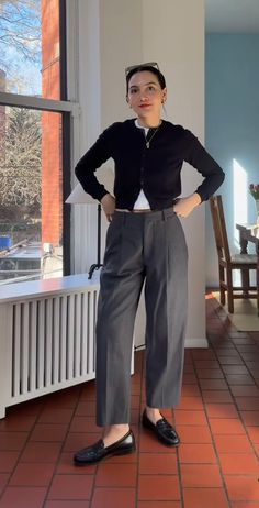 Intern Business Casual, Copenhagen Business Casual, Business Casual Outfits Corporate, Business Casual Outfits For Women Blue Pants, Corporate Baddie Fall, Business Casual Intern Outfits, Office Outfits Women Big Bust, Academic Professional Outfit, Work Outfit Gray Pants