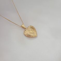 Brand New Heart Locket Charm Necklace. You Can Place Tiny Picture Inside The Locket. Material: Gold Filled Lobster Clasp Closure Pendant Dimensions: 1.25'h 0.75'w Gold Filled Is A Beautiful More Affordable Alternative To Solid Gold As It Is A Genuine Layer Of Gold Permanently Bonded Onto Base Metal With Heat And Pressure That Contains 100+ Times More Gold Than Gold Plated. It Is Extremely Durable, Wont Chip Flake Or Tarnish Watermelon Necklace, Blue Turquoise Necklace, Locket Design, Pearl Strands Necklace, Chain Heart, Star Charm Necklace, Mini Necklace