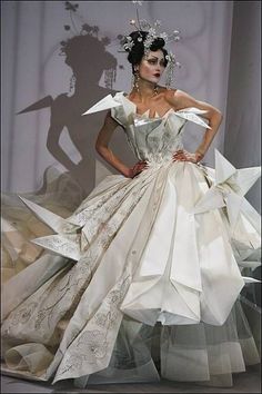 2007 Fashion, Runway Fashion Couture, Runway Outfits, Christian Dior Haute Couture, Dior Haute Couture, Dior Fashion, Fashion Couture, Fashion Inspiration Design, Naomi Campbell