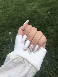 25 White Nail Design Ideas Mom's Got the Stuff Trends Nails, White Acrylic Nails, Cute Acrylic Nail Designs, Simple Acrylic Nails, Fall Acrylic Nails, Long Acrylic Nails Coffin, Coffin Shape Nails, Nails 2020