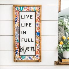 a sign that says live life in full bloom