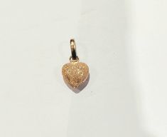 Handmade and Handcraftet Designer Gold Locket. Heart Hollow 22k Gold Pendant/ Locket. Very Precious and elegant Gift for your Loved once on a special occasion. Metal: 22k Gold ( Hallmark) Size: length without loop is 11mm Weight : Approx 1.4 Gram. We will send this order by Express Shipping so you will get it within 8-10 days worldwide. All our Jewellery is made with love and care in our own workshop. We welcome custom orders as well. Small Gold Locket Designs, Locket Designs Pendants Gold, Locket Gold, Jewelry Hacks, Pendant Designs, Gold Schmuck, Locket Design, Gold Heart Locket, Gold Locket Necklace