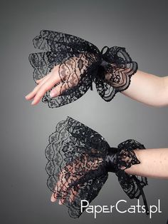 Gothic Fashion Victorian, Manset Lengan, Gothic Mode, Lace Cuffs, Sleeves Designs For Dresses, Lace Gloves, Designs For Dresses