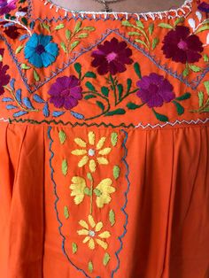 Beautiful Mexican dress, vintage 90's. Made of Cotton, hand-embroidered flowers. Ideal for a mexican party, mexican wedding, beach dress, resort wear, spring, summer, etc. Loose fit Fits size Small Perfect conditions. Wedding Beach Dress, Fiesta Theme Party, Orange Maxi Dress, Mexican Dress, Embroidery Vintage, Hand Embroidered Flowers, Mexican Party, Mexican Dresses, Mexican Wedding