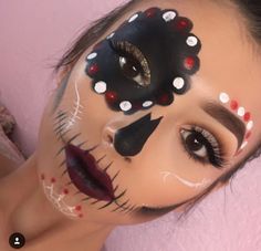 💥 @xoqueenbxtch 💥 Catrina Half Face Makeup, Simple Candy Skull Makeup, La Catrina Makeup Easy, Devil Makeup Halloween, Catrinas Neon Makeup, Hippie Costume Halloween, Halloween Makeup Sugar Skull, Halloween Makeup Clown