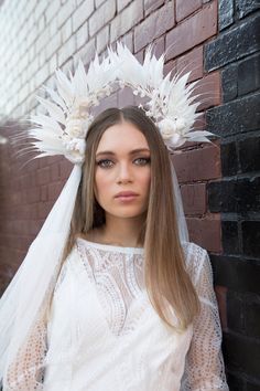 Well! This is for a fashion- loving, stylish and bold, unique and daring bride! The ultimate luxury feather headdress! Completely handmade using traditional millinery techniques from silk tulle, beautiful goose feathers and incredible antique and handmade millinery silk flowers. All hand made by me in my small London workshop with great love and care. Very LIMITED EDITION  I have a limited supply of the materials needed, so only a few can be done. It is very light and comfortable to wear. The tu Bridal Headpiece With Veil, Headpiece With Veil, Bohemian Wedding Headpiece, Headpiece For Wedding, Floral Headband Wedding, Gold Headpiece Wedding, Flower Headband Wedding, Wedding Hairstyles And Makeup, Floral Headpiece Wedding