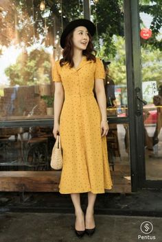 Cute Midi Dresses Summer, Polkadots Outfits, London Fashion Week 2023, Dress Polkadot, Yellow Outfits, Fashion Week 2023, Outfits Modest, Winter Dress Outfits, Lovely Dresses