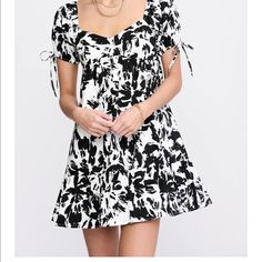 Vestique Black And White Patterned Baby Doll Dress Annie Dress, Dress Paris, Floral Babydoll Dress, Sophisticated Dress, A Kiss, Romper Pants, Chic Boutique, Printed Mini Dress, Babydoll Dress