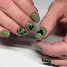 PRICES MAY VARY. 🍀[St. Patrick's Day Nails] Our St. Patrick's day fake nails are made of acrylic ABS environmentally friendly materials, which do not harm your hands and are not easy to break, providing you with a comfortable use experience. 🍀[Perfect gift] This fake nail with a lucky clover design is the perfect gift for girlfriends, wives, friends, and relatives on St. Patrick's Day. It will make you feel a strong festive atmosphere. ��🍀[Various sizes] The packaging includes 24 nails in 12 di Green Press On Nails, Perfect Gift For Girlfriend, Short Nails Art, Nails For Women, Nails Desing, Girls Nails, Simple Nail Designs