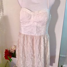 New Never Worn , Color Is Cream And White, Beautiful Lace Skater Dress Casual Cream Lace Mini Dress, Cream Lace Sundress, Cream Lace Mini Dress For Daywear, Casual Off-white Lace Mini Dress, Casual Off White Lace Mini Dress, Feminine Off White Lace Mini Dress, Lace Skater Dress, Xl Dress, Skater Dress