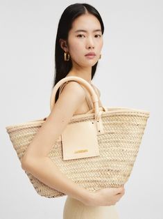 Official website Jacquemus Beach, Client Meeting, Beach Basket, Man About Town, Hand Woven Baskets, Business Trip, Round Top, Basket Bag, Strap Tops