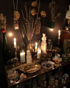 siempre supe que tenía poderes mágicos. pero nunca me sentí como una bruja hasta que encendí mi primera vela. ••• #witchy #altar #candles #magick #spells #lovewitch #whimsigothic #darkfairy #spelljar #victorian #goth #pinterest #darkacademia #darkaesthetic #bruja #herbs #driedflowers #driedroses #greenwitch #incense Witchy Altar, She Her Pronouns, Old Witch, Abstract Painting Acrylic Modern, Witch Room, Traditional Witchcraft, Spell Casting