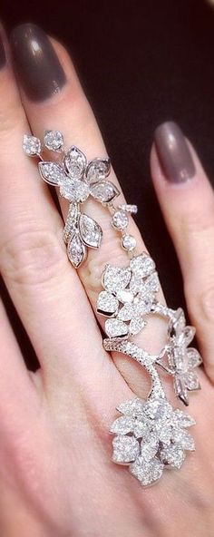 Blooming flowers David Morris, Irish Jewelry, Elegante Casual, I Love Jewelry, Blossom Flower, Most Expensive, Flower Ring