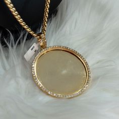 This product is avalilable to pick up in our Miami Lakes store.Features:Karat: 14K Gold.Color: Yellow Gold.Weight: 23,6gr "Price is only for pendant, chain is not included" White Gold Jewelry With Large Round Pendant, Luxury Necklace With Vvs Clarity Round Pendant, Diamond Round Locket Necklace, Oval Diamond Necklace With Large Pendant, Diamond Locket Necklace With Round Pendant, Gold Plated Pendant Custom Necklace, Engraved Yellow Gold Cuban Link Jewelry, Luxury Round Pendant Necklace With Vvs Clarity, Luxury Vvs Clarity Round Pendant Necklace