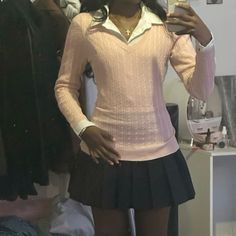 Jasmine Tookes Aesthetic, Pink And Brown Aesthetic, Collared Shirt Outfits, Diy Vetement, Black Pleated Skirt, Preppy Aesthetic, Preppy Outfit