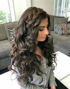 Medieval Hairstyles, Layered Haircuts With Bangs, Quinceanera Hairstyles, Hairstyles Bridesmaid, Quince Hairstyles, Long Layered Haircuts, Hair Bridesmaid, Bridesmaid Hairstyles, Wedding Hairstyles For Long Hair