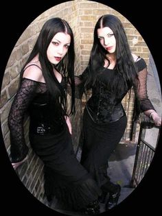 Goth 2000s, Gothic People, Goth Look, Victorian Goth, Gothic Clothes, Goth Women, Goth Beauty, Gothic Clothing