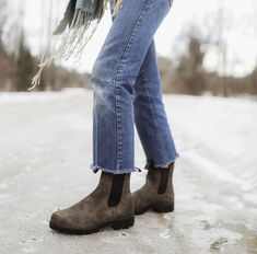 Cute outfit with Blundstone boots and jeans. #Regram via @Ckd-ryBs36_ Blundstone Boots Waterproof, Women’s Blundstone Boots, Blundstone Thermal Boots, Brown Blundstone Outfit Women, Blundstone High Top Boots Outfit, Blundstone Women Outfit Jeans, Blundstone High Top