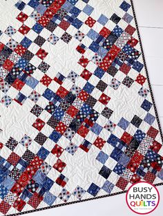 a red, white and blue quilt on the floor with text overlay that says easy handmade quilts