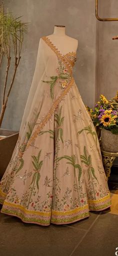 Lehnga For Engagement Look, Women's Party Wear Dresses, Simple Bride Lehenga, Grahshanti Outfit For Bridal, Diy Wedding Outfit, Bhaat Function Outfit, Indian Ball Gown, Mehndi Outfit Bridal Indian, Indian Lehenga Aesthetic