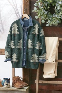 Just the thing if you’re pining for that cozy-cabin feeling. Soft and plush, with lofty yarns and a nature-walk vibe – with a jacquard fir tree motif all over. Ribbed trim and dropped shoulders. | Women's Evergreen Cardigan - Green Multi - PS - Petite Size Coldwater Creek Outfits, Cabin Outfit, Women's Winter Fashion, Cardigan Green, Ladies Style, Latest Sweater, Nature Walk, Sweater Layering, Fir Tree