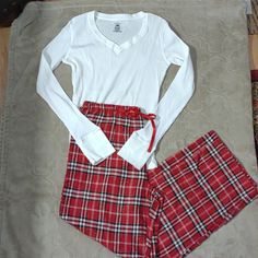 Red, Black And White Plaid Flannel Pj Bottoms With White 100% Cotton Ribbed Shirt. Pajamas Are Brand New And A Size Large. Red And White Christmas Pajamas, Red Pajamas Aesthetic, Christmas Pjs Aesthetic, Fall Neighborhood, Pjs Shirt, Red Pjs, Preppy Christmas Outfit, Fall Pajamas, American Clothes