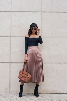 Nothing completes a knock-out look quite like our Tessa skirt. Romantic and flowing with softest crepe de chine silk. Guaranteed to ring in the compliments long after the day is over. Skirt Tulle, Silk Midi Skirt, Skirts Midi High Waisted, Skirt Midi, Style Mistakes, Silk Skirt, Pleated Midi Skirt, Affordable Clothes, Streetwear Women