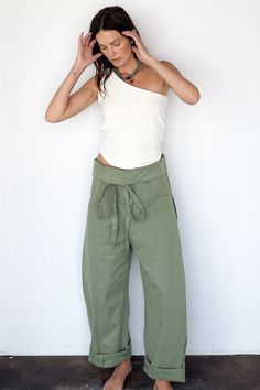 Fisherman Pants Outfit, Fisherman Aesthetic Outfit, Fisherman Clothes, Fisherman Aesthetic, Fisherman Outfit, Simple Work Outfits, Type Of People, Pant Design, Moda Hippie