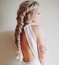 Glam up with a loose side fishtail you can wear on special occasions. It isn’t as complicated as some ‘dos but it sure looks as elegant as the others. Side Fishtail Braid, French Braid Hairstyles, Fishtail Braid, Hair Affair, Braid Hairstyles, Fish Tail Braid, Bad Hair, Art And Design