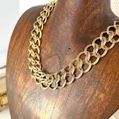 "High quality chunky gold chain necklace with quality clasp.  Details:  * Total Length: 17-18\" * Hangs to: Above Collar Bone -- Choker * Era: 70s * Plating: Gold Tone Measurements: Length 17.5 in / 44 cm . Very good condition.  Find more sparkly goodness at hellosparkly.com." Bone Choker, Chunky Gold Chain Necklace, Choker Chain Necklace, Double Chain Bracelet, Chunky Gold Chain, 1928 Jewelry, Choker Chain, Collar Bone, Upcycled Jewelry