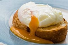 Eggs In Microwave, Microwave Poached Eggs, Easy Poached Eggs, Chef Jamie Oliver, Perfect Poached Eggs, Eggs Image, Tv Chefs, Poached Egg, Egg Bites