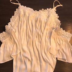 Flowy Off-The-Shoulder Too, Floral Patterns. Never Worn. Size Large. White Off Shoulder, Floral Patterns, Off The Shoulder, Floral Pattern, Color White, Top Blouse, Blouses, Womens Tops, Floral