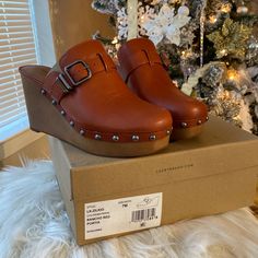 Brand New Lucky Brand Rancho Red Portia Size 7 Lucky Brand Shoes, Shoes Color, Brand Shoes, Mule Clogs, Mules Shoes, Lucky Brand, Clogs, Size 7, Women Shoes