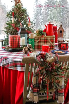 an image of a table with presents on it