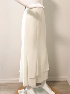 This is a lovely two tiered ivory skirt from Via Condotti Florida. Size tag 8, no stretch. Back zipper. Original tags still attached. Measurements taken with skirt laying flat and doubled where appropriate. In order to determine fit we recommend comparing measurements with an item that fits you well. Length 38 inches Waist 28 inches Hips 38 inches Always happy to answer questions. All sales considered final, unless item is grossly misrepresented. Thank you for shopping with us at We Wear Vintage Elegant Cream Tiered Skirt Dress, Chic Wedding Skirt With Ruffles, Elegant Tiered Maxi Skirt For Party, Elegant Tiered Voluminous Skirt, Fitted Long Skirt With Layered Hem, Elegant Cream Ruffled Skirt, Elegant Layered Skirt For Spring, Elegant Layered Hem Skirt For Spring, Elegant Tiered Summer Skirt