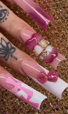 24th Birthday Nails Ideas, Gel Nail Polish Art, Spray Nails Design, Baby Phat Nails, White Freestyle Nails Acrylic, Bb Belt Nails, India Love Nails, Y2k Junk Nails, 2000 Inspired Nails