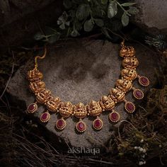 Chettinad Jewellery, Temple Jewellery Earrings, Photographing Jewelry, Kundan Jewellery Bridal, Temple Jewelry Necklace, Gold Temple Jewellery, New Gold Jewellery Designs