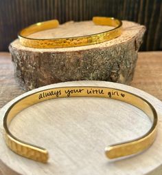 This listing is for ONE stainless steel silver or gold, textured cuff bracelet with a handwritten message or signature on the inside. This custom bracelet makes a unique, custom gift for the mother of the bride or groom, the bride from her parents or husband to be, or from a loved one she has lost.  With your handwritten message on the inside, she is sure to cherish it forever.  It is dainty, so it can be worn on her special day as she walks down the aisle. This bracelet is made from 316L stainl Mother Of The Bride Gifts, Husband To Be, Mother Of The Groom Gift, Handwriting Bracelet