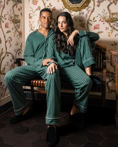 Petite Plume wishes you a “bonne nuit,” and in their luxury sleepwear, it’s hard not to oblige. Crafted in exquisite cotton, with the finest attention to detail, Petite Plume delivers the utmost comfort and sophistication. Accented with contrast piping and finished with pearl buttons, the Men’s Luxe Pima Cotton Green Stripe Pajama Set features specially brushed cotton so that every wash brings more coziness and better sleep. Product Details 100% cotton. Care Instructions Machine wash cold with l Christmas Pajamas For Men, Christmas Pajamas Aesthetic, Family Holiday Pajamas, Knit Pajamas, Pajamas Aesthetic, Luxury Pajamas, Holiday Aesthetic, Luxury Sleepwear, Bedtime Ritual