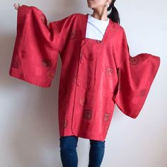 Japanese vintage kimono short coat michiyuki, typically worn over kimono. Featuring Square-shaped neckline. Orange red background color with flower motifs. Approx. size Length: 85cm Sleeve length: 130cm Width: 57cm Sleeve length: 47cm Condition: This is good condition overall but there're small stains as you see the last photo. Please keep in mind that this is the preloved item they might have some aging marks and small damages. Dry cleaning only. The color may be slightly different from the actual product. NOTE: The items are sold as is and we will not accept any return or exchange because of the aging signs and flaws. Please read the item descriptions and see the photos carefully before placing an order. *Shipment As standard, the items will be shipped by Japan post registered airmail wi Vintage Red Kimono For Tea Ceremony, Vintage Red Long Kimono, Vintage Long Red Kimono, Traditional Red Kimono For Tea Ceremony, Traditional Outerwear With Kimono Sleeves For Tea Ceremony, Orange Red Background, Haori Jacket, Kimono Coat, Flower Motifs