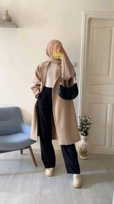 54 Fall Fashion Inspo Outfits for 2023 - Boss Babe Chronicles Spring Fashion Outfits Casual, Hijabi Mode, Hijab Stile, Winter Mode Outfits, Modern Hijab Fashion