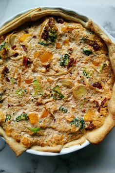 Ina Garten’s quiche features a buttery, crispy, and flaky pie crust paired with a rich egg filling and delightful mix-ins such as bacon and herbs. It's an ideal dish for weekends and holidays, and you can customize it with ingredients like feta cheese, ham, white cheddar, crab meat, or spinach to suit your taste. Cheese And Onion Quiche, Tart Recipes Savory, Onion Quiche, Florentines Recipe, Tartlets Recipe, Vegetable Quiche, Food Wastage, Easy To Make Breakfast, Cheese Quiche