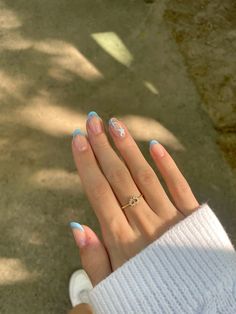 Simple Summer Design Nails, Nails For Europe Trip Summer, Spain Summer Nails, Blue Beachy Nails, Bermuda Nails, Beach Blue Nails, Floral Nails Blue, Starfish Nails