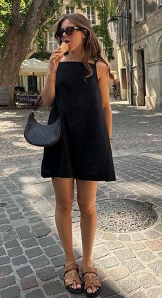 Casual Summer City Outfits, Summer Outfit Women 2025, Summer Europe Trip Outfits, Chique Outfits, Europe Outfits, Corporate Outfits, A Goddess, Professional Outfits, Looks Vintage