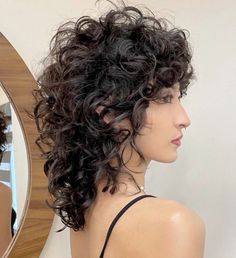 Edgy Shag Haircut Curly, Mid Length Curly Shag Haircut, How To Style Short Shaggy Hair, Shag With Bangs Curly, Shullet Curly, Curly Layered Shag, Curly Shag Bob, Medium Length Shag With Bangs, Curly Shaggy Mullet