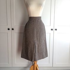 1970s Vintage Tweed Skirt Tweed Pencil Skirt by MJ Concepts | Etsy Fitted Tweed Skirt, Retro Pencil Skirt For Workwear, Retro Pencil Skirt For Work, Vintage Pencil Skirt For Fall, Vintage Brown Skirt For Work, Fitted Tweed Pencil Skirt, Retro Lined Pencil Skirt, Retro Fitted Knee-length Pencil Skirt, Vintage Knee-length Pencil Skirt For Work