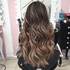 #haircolor #hairstyles New Hair Look, Colour Ideas, Different Hairstyles, Makeup Goals, Feel Pretty, Naturally Beautiful, Hair Tips, Hair Colour