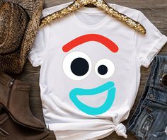 Disney Toy Story 4 Forky Smiling Costume T-shirt Toy Story Shirt Ideas, Storybook Costumes, Family Disney Shirts Matching, Toy Story Halloween, Baskets Ideas, Toy Story Costumes, Diy Costumes Women, Toy Story Shirt, Disney Svg