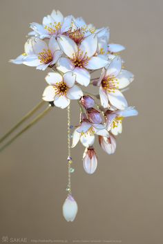 Japanese hair accessory -  Cherry Blossom Kanzashi - by Sakae, Japan Ornaments Jewelry, Seni Dan Kraf, Fantasy Jewelry, Hair Ornaments, Jewelry Creation